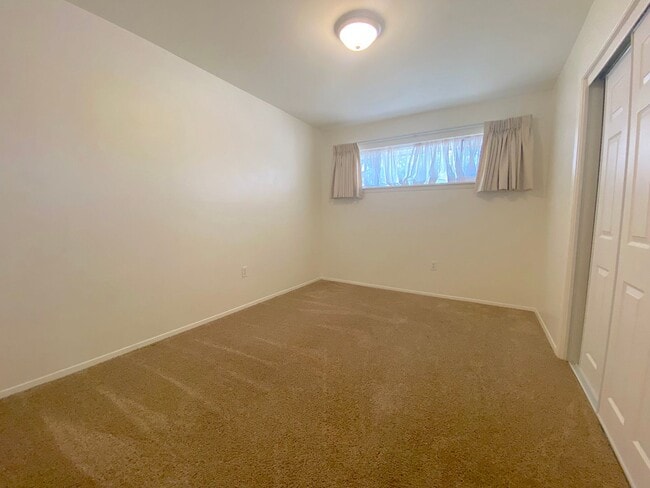 Building Photo - East El Paso 3 bed Refrig A/C!