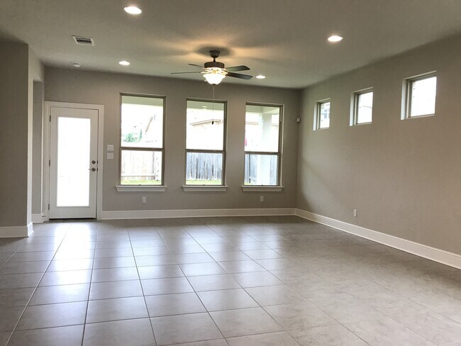 Building Photo - BEAUTIFUL HOME IN TERAVISTA
