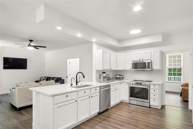 Building Photo - 717 Lantern Pl