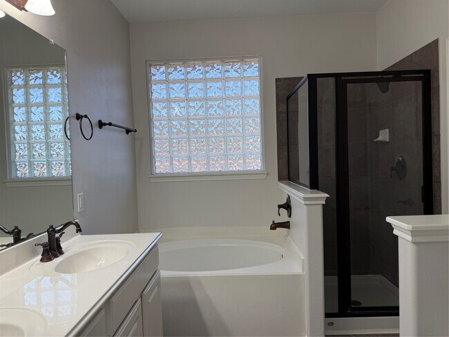 Building Photo - 15226 Olmstead Park Dr