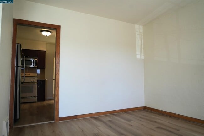 Building Photo - 158 W Moltke St