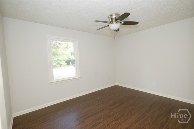 Building Photo - 147 VFW Dr