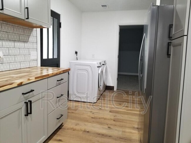 Building Photo - 621 Arlington Ave