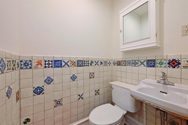 Building Photo - 2807 Hatley Dr