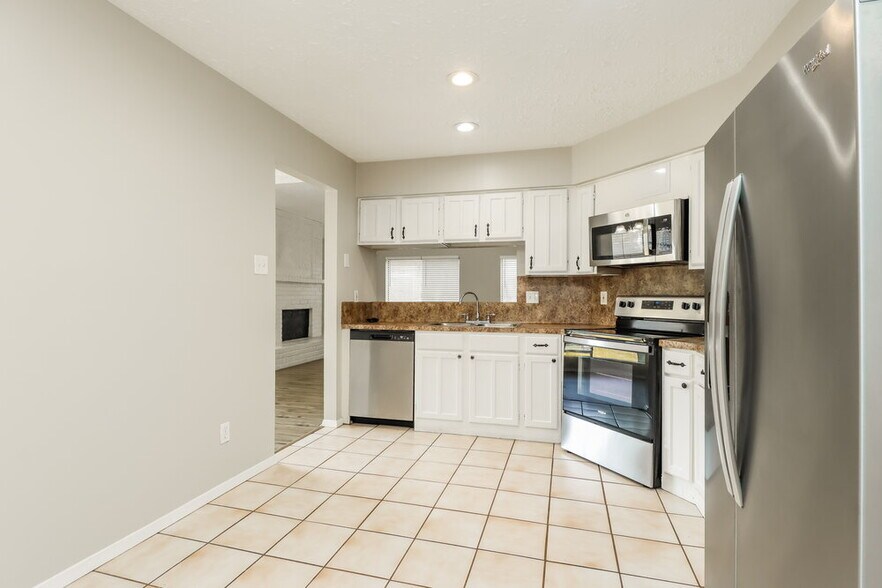 Building Photo - 4703 Lost Lake Ln