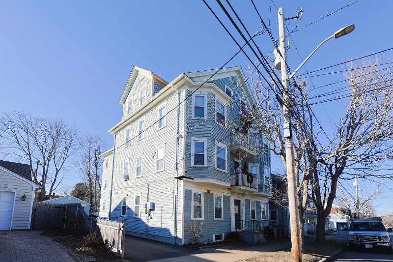 Building Photo - 327 High St