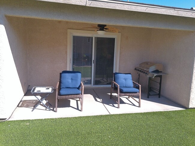 Building Photo - Seasonal rental 2 bedrooms 2 bathrooms