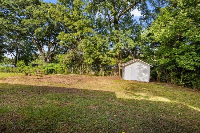 Building Photo - Fully Renovated Center Point Bungalow