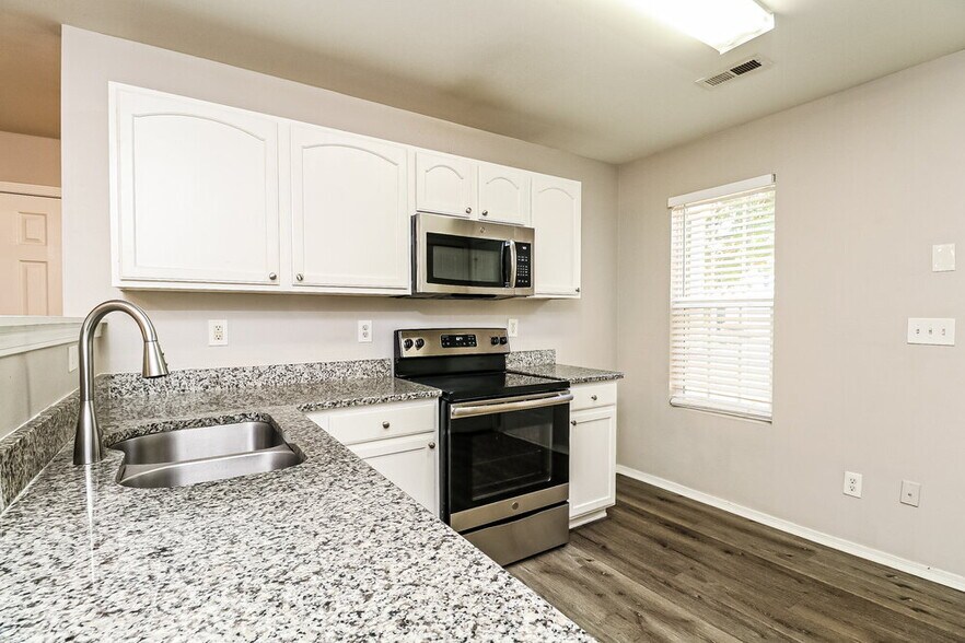 Building Photo - 5125 Valcourt Rd