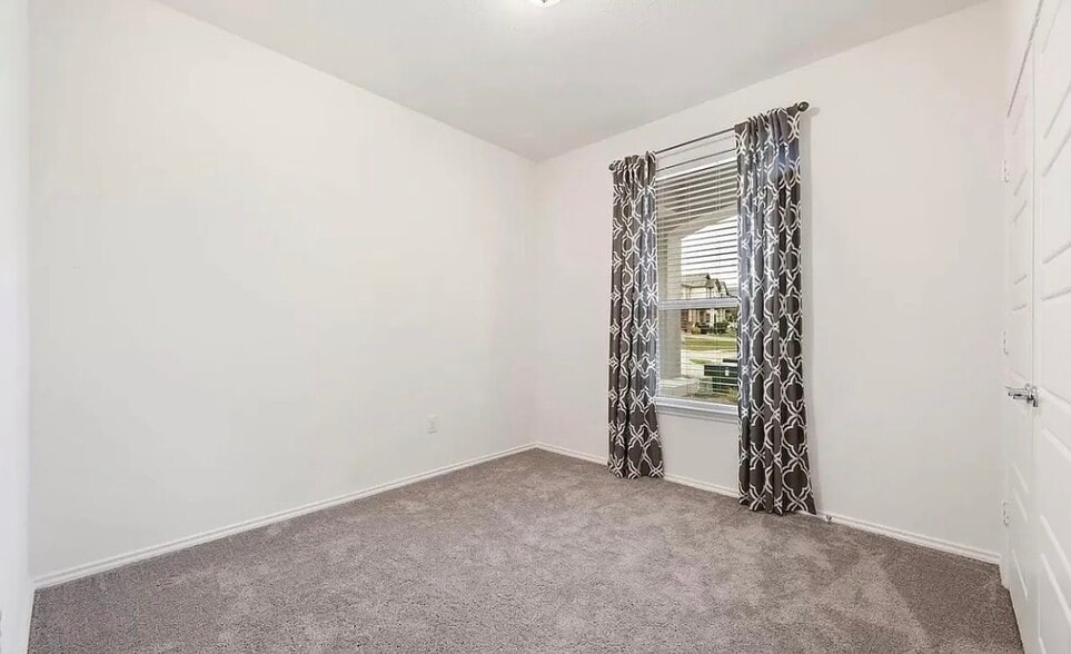 Building Photo - 100 Jarbridge Dr