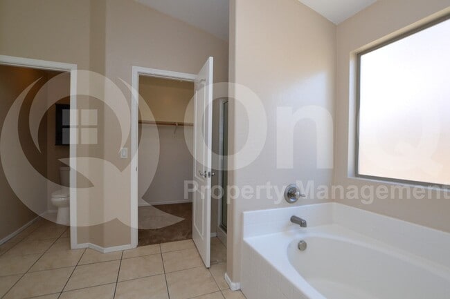 Building Photo - 534 E Ironwood Dr