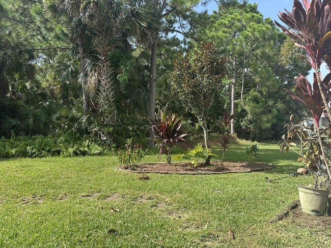 Building Photo - 635 SW Indian Key Dr