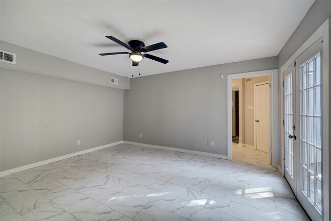 Building Photo - 20019 Legend Oak Dr