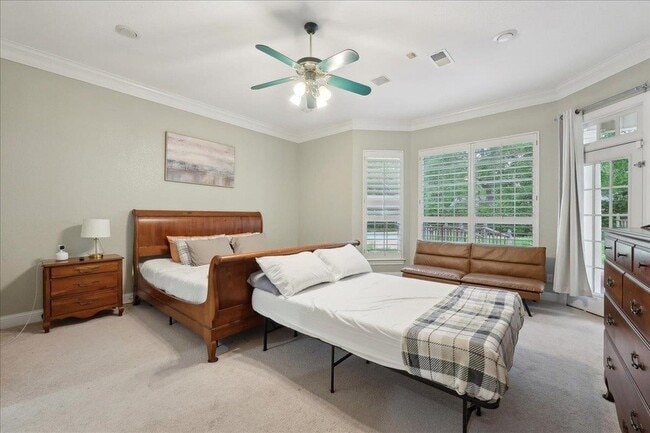 Building Photo - 4 Twin Cir Dr