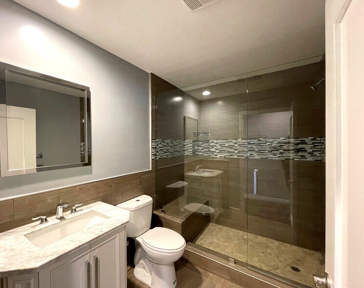 Building Photo - 402 S Robertson Blvd