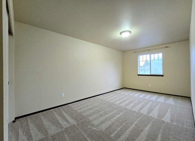 Building Photo - Spacious Marysville Home Available Now for...