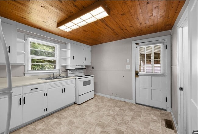 Building Photo - Family Friendly 2-bedroom Home