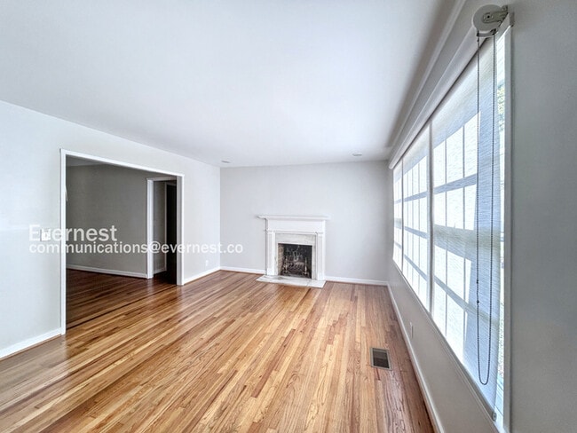 Building Photo - 608 Cobb St