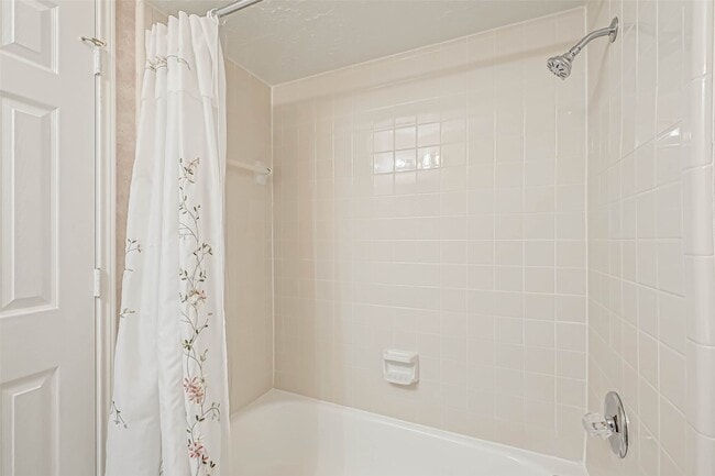 Building Photo - 13410 Lynnville Dr