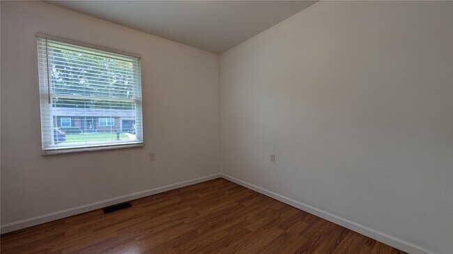 Building Photo - 3220 Highgate Ln