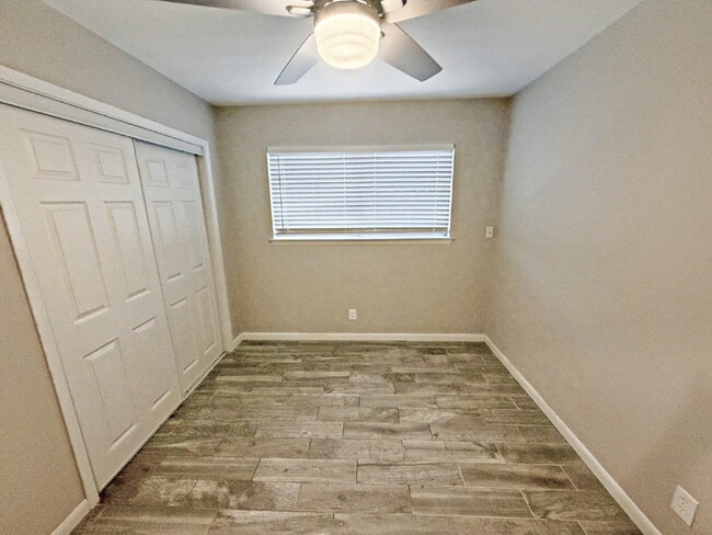 Building Photo - 4230 Havenview Dr