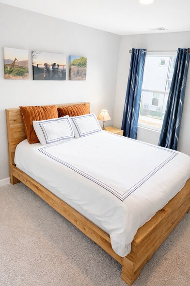 Bedroom 3 -Queen with walk in closet - 422 Kinnard Pvt Dr