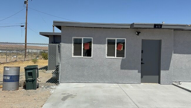 Building Photo - 613 Colonial Dr