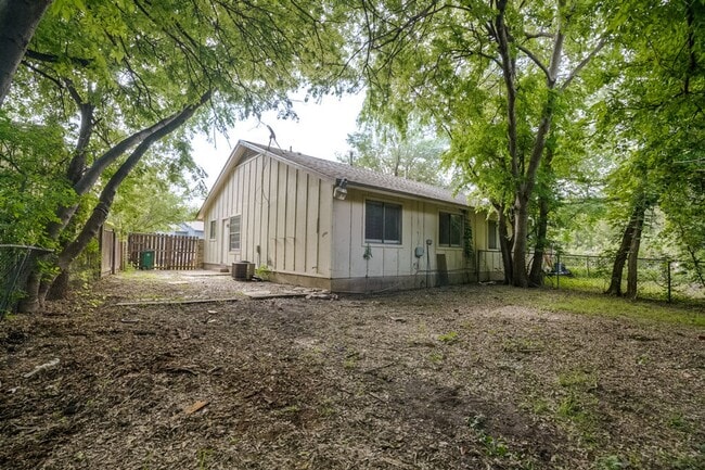 Building Photo - 10310 Little Pebble Dr