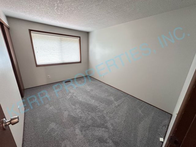 Building Photo - Charming 3-Bed, 2-Bath Haven in Portland's NE Heart, 1615 Sq Ft of Comfort!