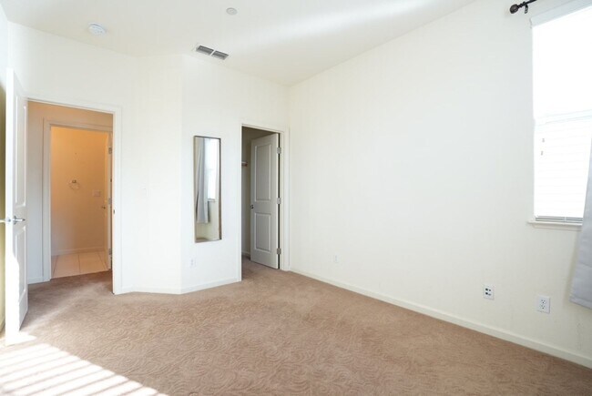 Building Photo - Four Bedroom Napa Home