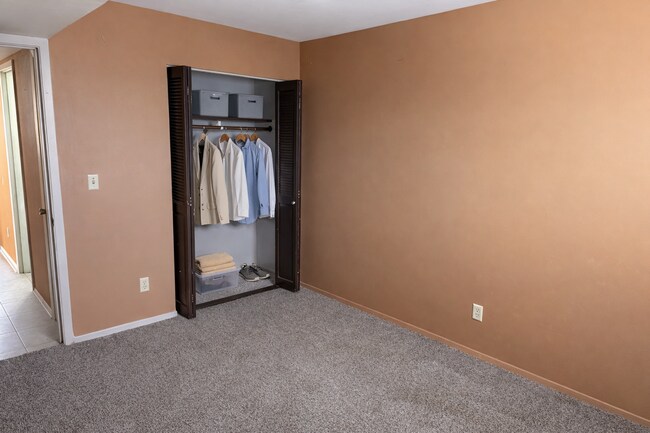 Building Photo - Cute Two Bedroom Home