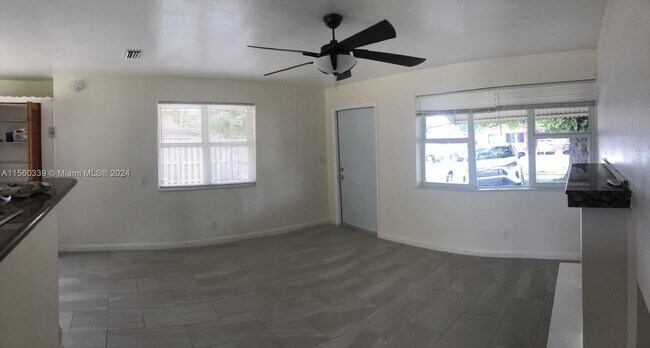 Building Photo - 6111 NW 43rd Ave
