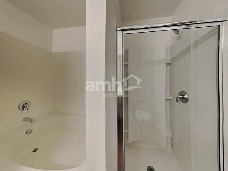 Building Photo - 1748 Eastway Dr