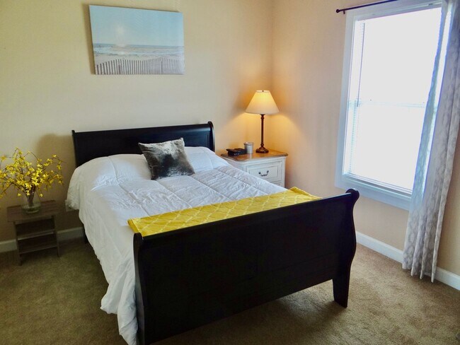Building Photo - All Inclusive Seasonal Rental Available 11...