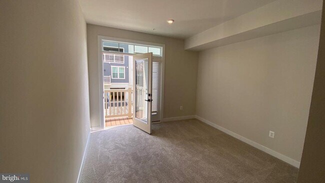 Building Photo - 2550 VERONA Pl