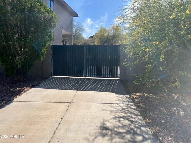 Building Photo - 15230 N Blackbird Dr