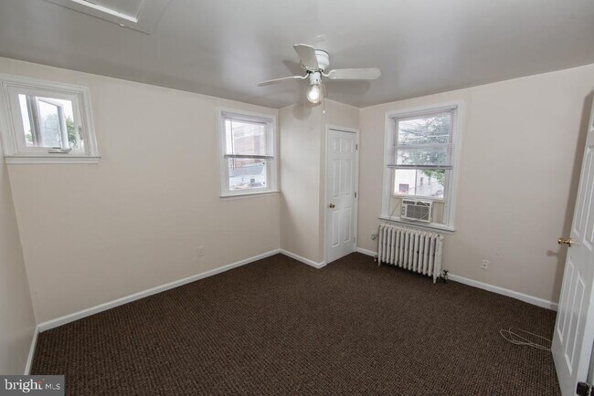 Building Photo - 401 W Miner St