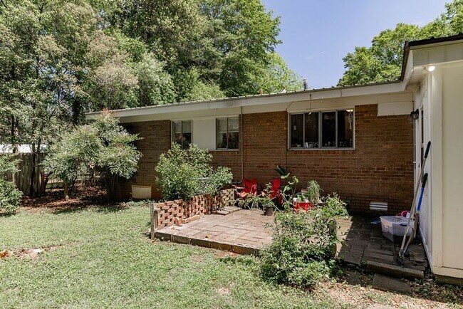 Building Photo - 265 Brentwood Dr