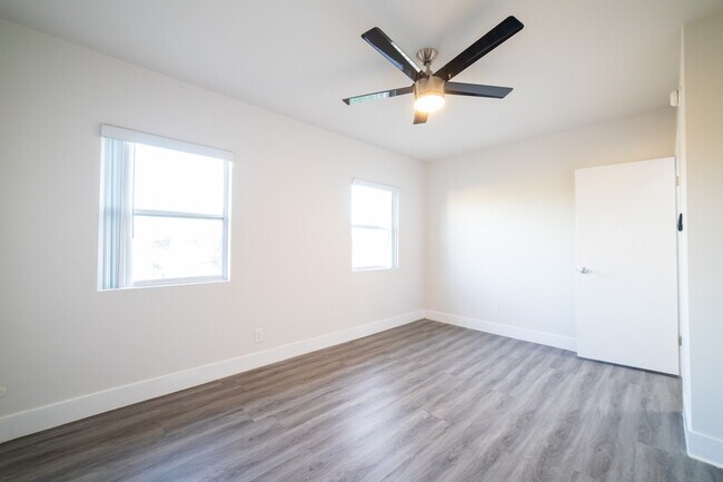 Building Photo - 2233 Ridgeley Dr