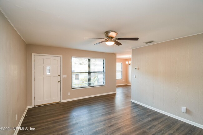 Building Photo - 2436 Lourdes Dr W