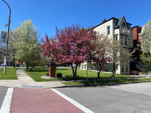 Building Photo - 157 S Fitzhugh St