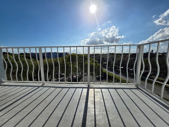 Building Photo - 470 Executive Center Dr