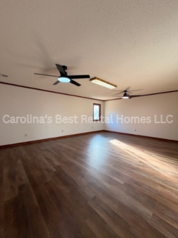 Building Photo - 250 Running Deer Rd