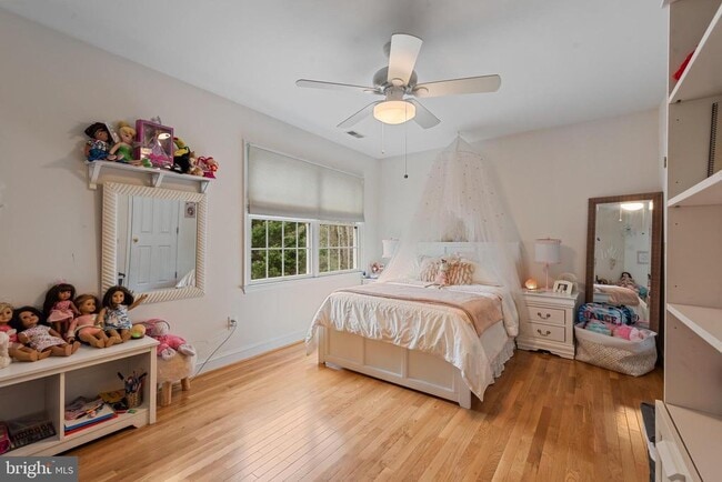 Building Photo - 301 Sturtons Ln