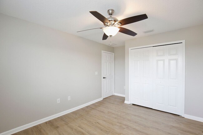 Building Photo - Beautiful 4/2.5 Spacious Home with a Loft Area and a 2 Car Garage Located in Sawgrass Bay - Clerm...