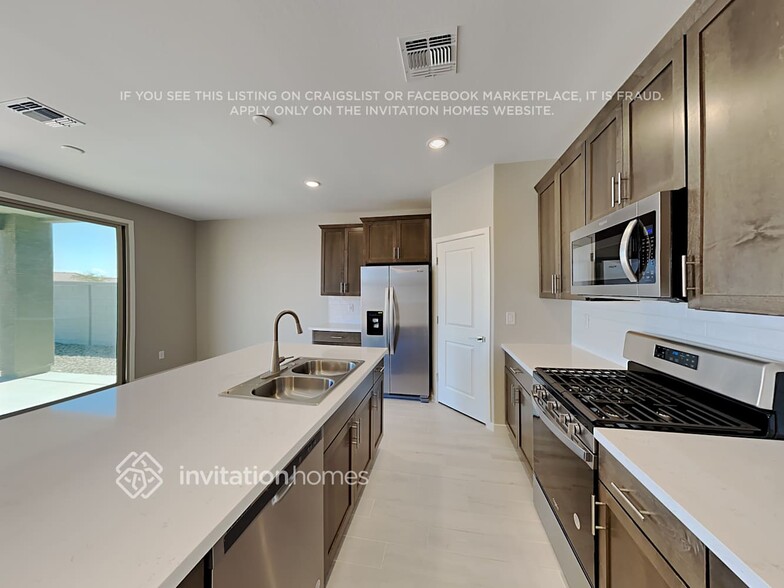 Building Photo - 40581 W Sunland Dr