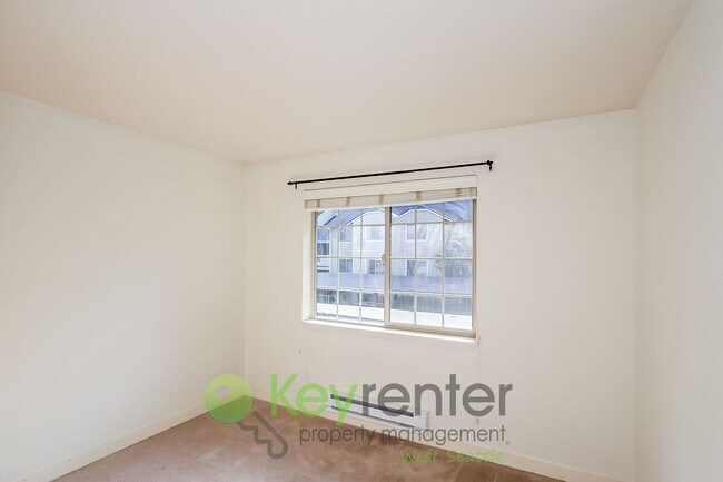 Building Photo - Live Easy in This Stylish 2-Bedroom with I...
