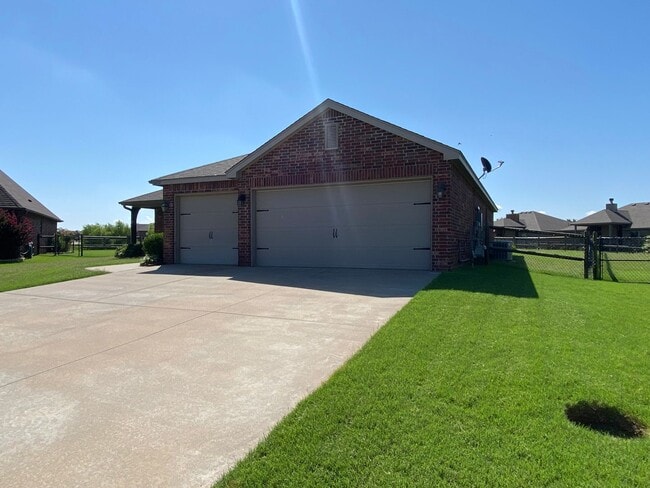 Building Photo - 3 bedroom, 2 bath in Coweta Schools!