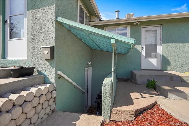 Entry way for Lower Unit #742 - 742 Hazel Ct