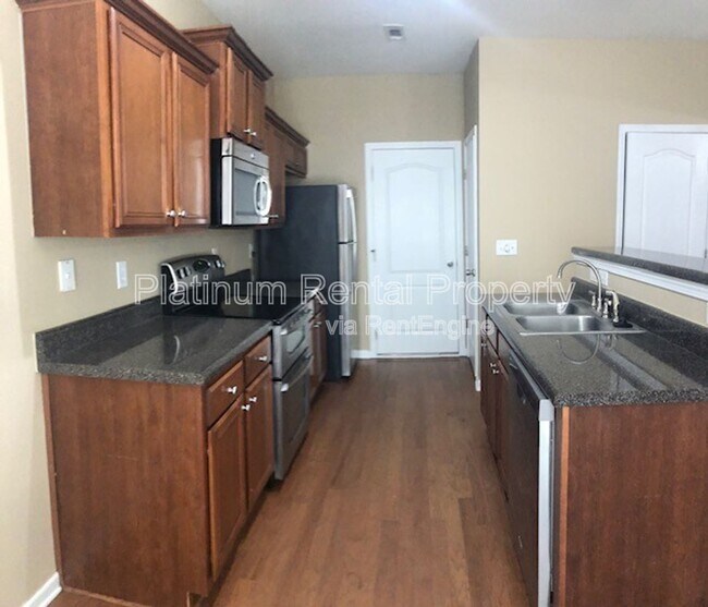 Building Photo - 6583 Silk Tree Pointe